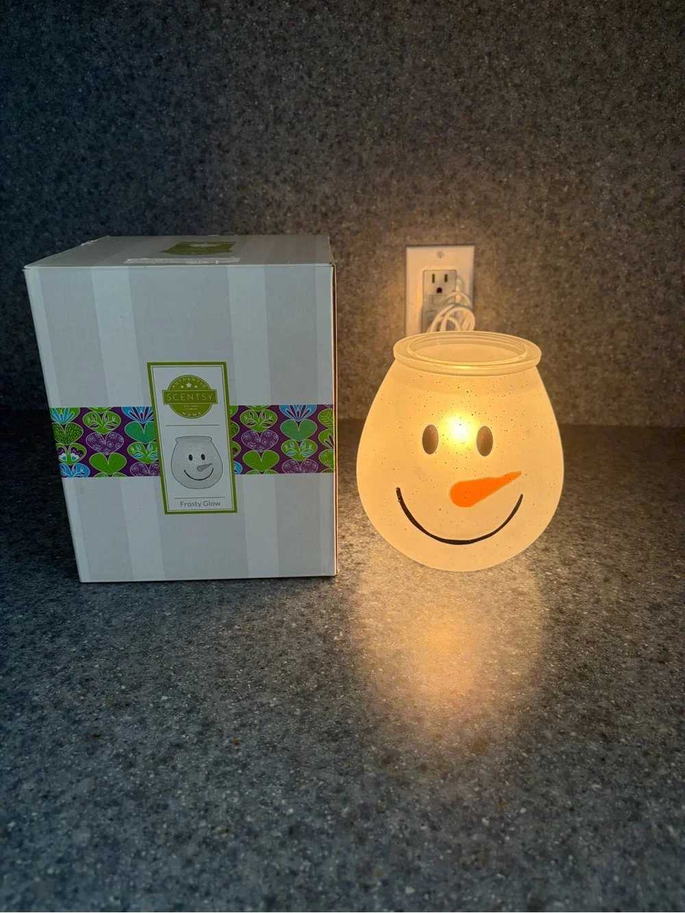 Scentsy 2015 Glass Snowman Wax Warmer With White Speckled Snowman Face